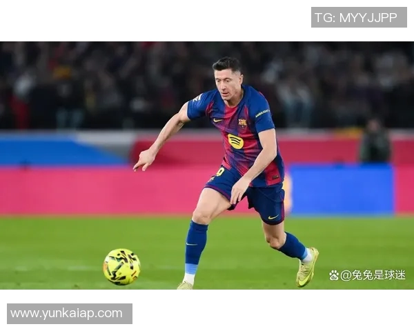 莱万与巴萨续约可能性依然存在俱乐部尚未急于做出决定